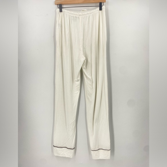 Lounge Story Beauty Pie PJ Set - Picture 6 of 8